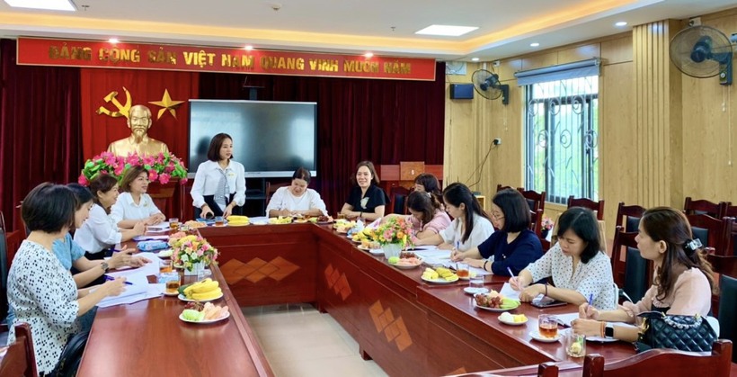 Bà Nguyễn Thị Thanh Hương - Hiệu trưởng Nhà trường phát biểu tại buổi làm việc